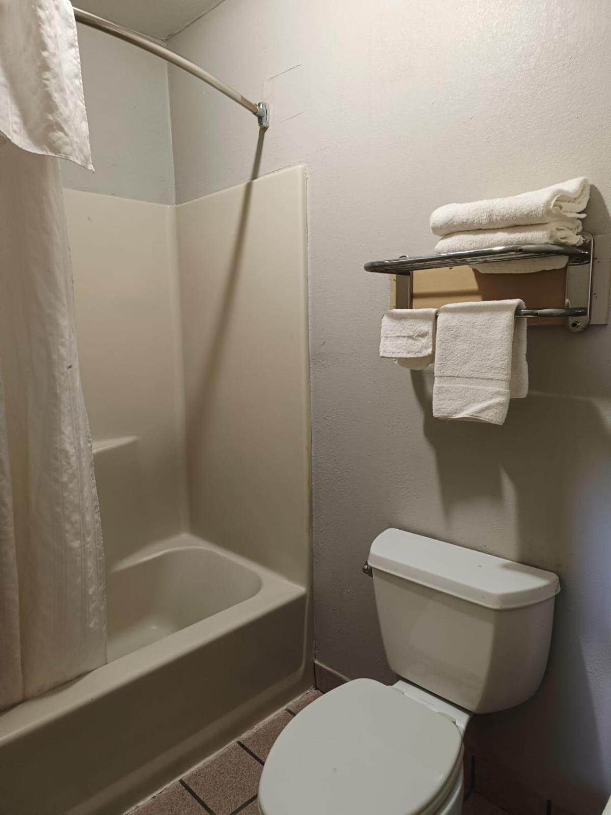 Executive Inn By Oyo Kilgore North Buitenkant foto